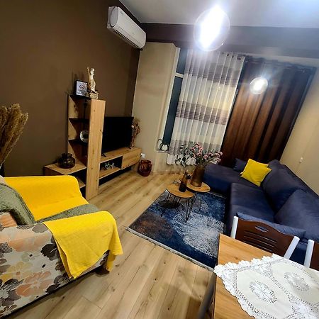My Guest Base Appartement Tirana Buitenkant foto