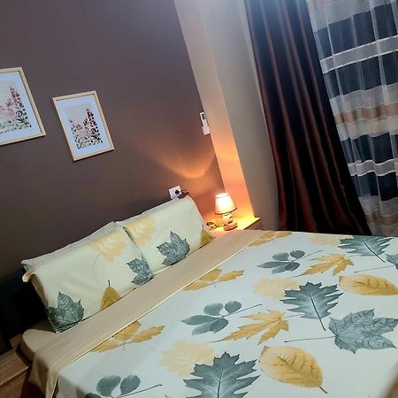 My Guest Base Appartement Tirana Buitenkant foto
