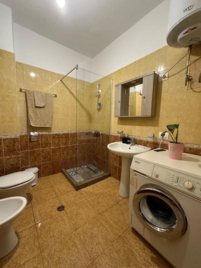 My Guest Base Appartement Tirana Buitenkant foto